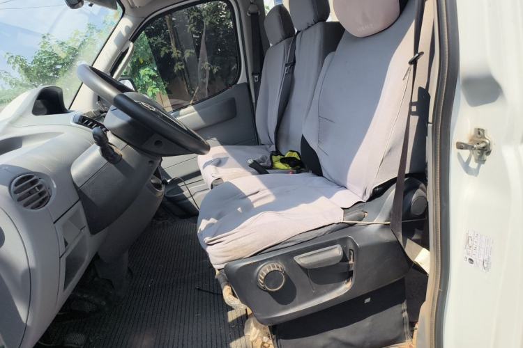 Used SAIC MAXUS Xintu V80 2019 2.5T Classic Version 6-Speed Manual – Aoyuntong Modified Long Wheelbase Mid-Height 7-Seater Left Front Seat