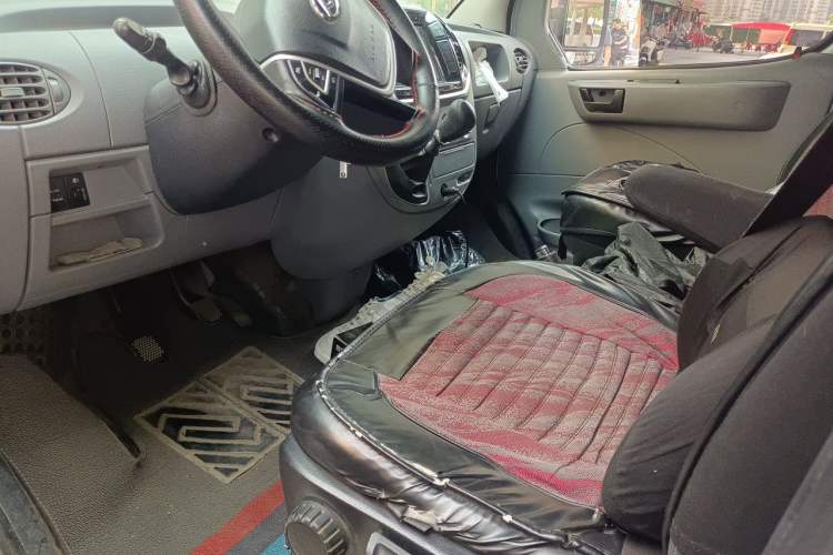 Used SAIC MAXUS Xintu V80 2019 2.0T Plus 6-speed Manual – Aotong Long Wheelbase Mid-Height 7-Seater Left Front Seat