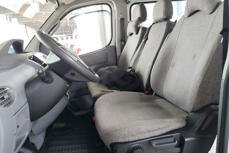 Used SAIC MAXUS Xintu V80 2019 2.5T Classic AMT Aoyuntong Short Wheelbase Mid-Roof 5/6-Seater Left Front Seat