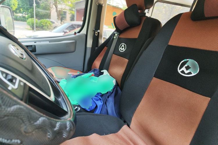 Used SAIC MAXUS Xintu V80 2019 2.5T Classic Model 6-Speed Manual Aotong Long Wheelbase Mid-Height 7-Seater Left Front Seat