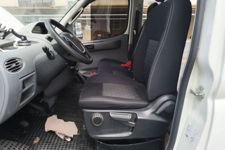 Used SAIC MAXUS Xintu V80 2019 2.5T Classic Version 6-Speed Manual – Aoyuntong Modified Long Wheelbase Mid-Height 7-Seater Left Front Seat