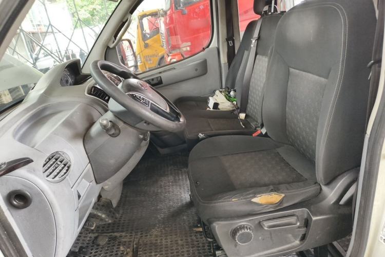 Used SAIC MAXUS Xintu V80 2019 2.5T Classic Edition 6-Speed Manual – Aoyuntong Modified Version Short Wheelbase Mid-Height Roof 5/6 Seats Left Front Seat