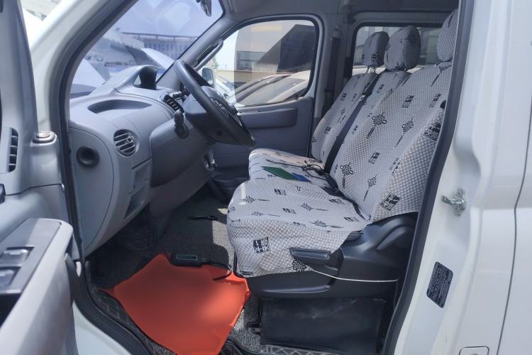 Used SAIC MAXUS Xintu V80 2019 2.0T Plus AMT Aoyuntong Short Wheelbase Mid-Roof 5/6-Seater Left Front Seat