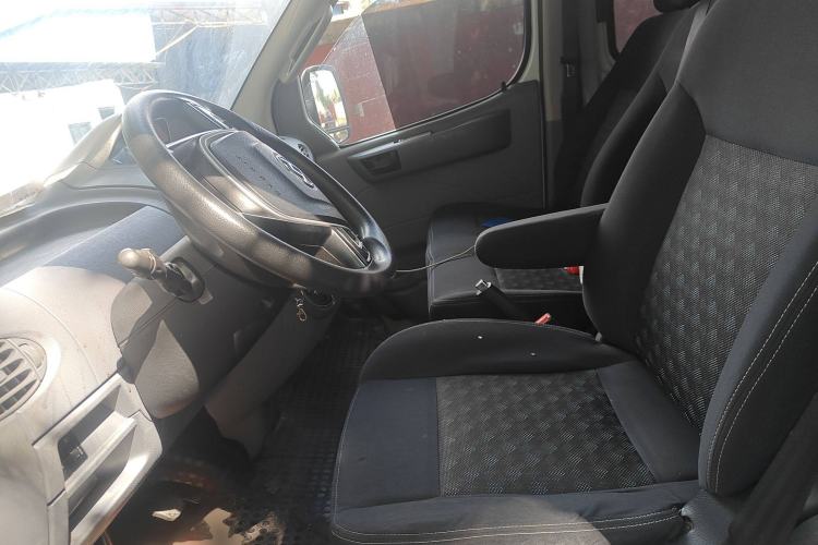 Used SAIC MAXUS Xintu V80 2019 2.5T Classic Model AMT Aoyuntong Long Wheelbase Mid-Roof 7-Seater Left Front Seat