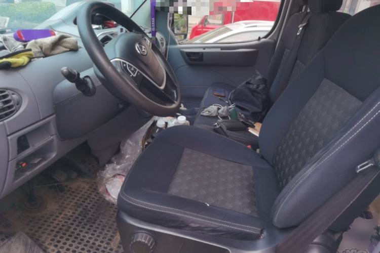 Used SAIC MAXUS Xintu V80 2019 2.5T Classic Edition AMT Aoyuntong Facelifted Long Wheelbase Mid-Height 7-Seater Left Front Seat