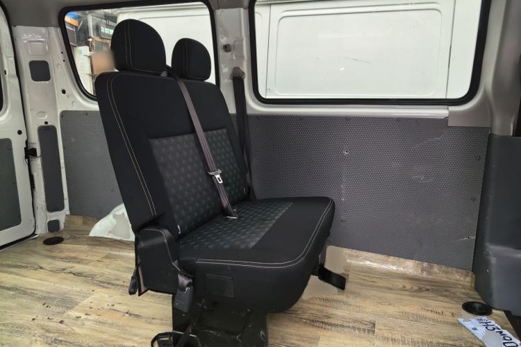 Used SAIC MAXUS Xintu V80 2019 2.5T Classic Model 6-Speed Manual – Aoyuntong Modified Version Short Wheelbase Ultra-Low Roof 5/6 Seats Left Rear Seat