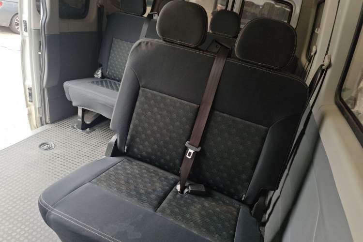 Used SAIC MAXUS Xintu V80 2019 2.5T Classic Model AMT Commercial Van Long Wheelbase Mid-Roof 9-Seater Left Rear Seat