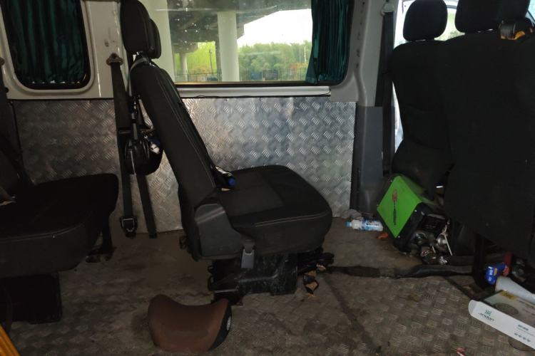 Used SAIC MAXUS Xintu V80 2019 2.5T Classic Version 6-Speed Manual – Aoyuntong Modified Long Wheelbase Mid-Height 7-Seater Left Rear Seat