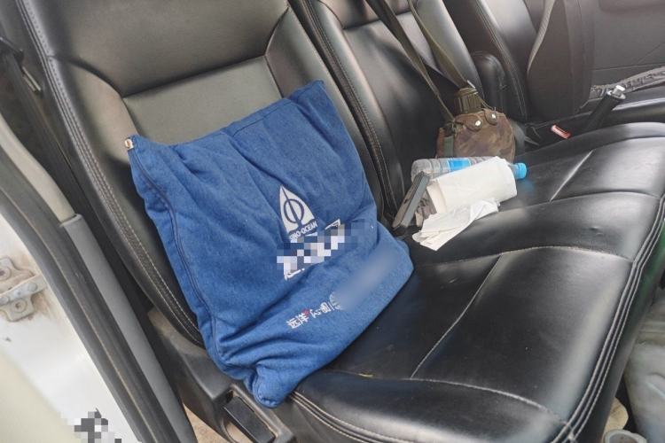 Used SAIC MAXUS Xintu V80 2019 2.5T Classic Model 6-Speed Manual Aotong Long Wheelbase Mid-Height 7-Seater Left Rear Seat