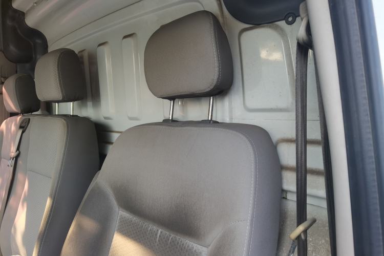 Used SAIC MAXUS Xintu V80 2019 2.0T Plus 6-speed Manual Van Short Wheelbase Mid-Roof Design 2-3 Seater Left Rear Seat