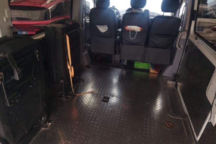 Used SAIC MAXUS Xintu V80 2019 2.5T Classic Version 6-Speed Manual – Aoyuntong Modified Long Wheelbase Mid-Height 7-Seater Left Rear Seat