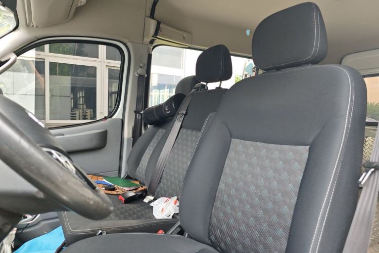 Used SAIC MAXUS Xintu V80 2019 2.5T Classic AMT Van Short Wheelbase Mid-Roof 6-Seater Left Rear Seat