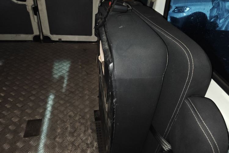 Used SAIC MAXUS Xintu V80 2019 2.0T Plus AMT Aoyuntong Short Wheelbase Mid-Roof 5/6-Seater Left Rear Seat