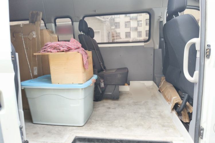 Used SAIC MAXUS Xintu V80 2019 2.5T Classic Version 6-Speed Manual – Aoyuntong Modified Long Wheelbase Mid-Height 7-Seater Left Rear Seat