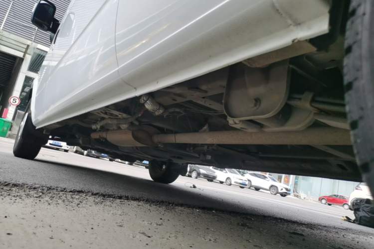 Used SAIC MAXUS Xintu V80 2019 2.5T Classic Version 6-Speed Manual – Aoyuntong Modified Long Wheelbase Mid-Height 7-Seater Left Side Sill