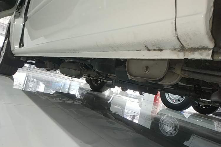 Used SAIC MAXUS Xintu V80 2019 2.0T Plus AMT Aoyuntong Short Wheelbase Ultra-Low Roof 5/6-Seater Left Side Sill