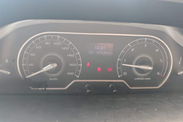 Used SAIC MAXUS Xintu V80 2019 2.5T Classic Edition 6-Speed Manual – Aoyuntong Short Wheelbase Mid-Height Design 5/6 Seats Odometer Close Up