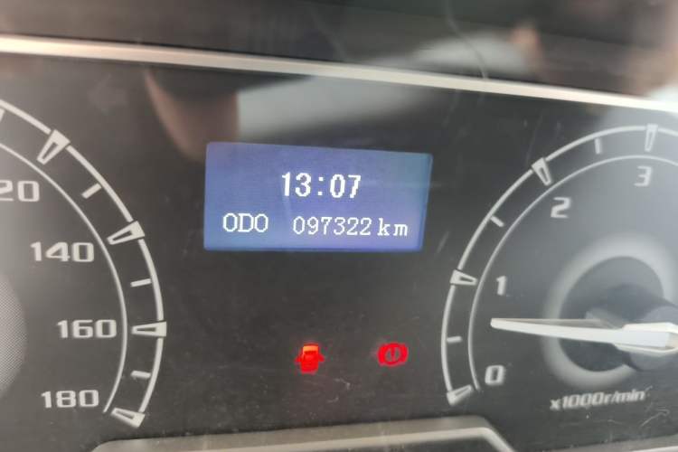 Used SAIC MAXUS Xintu V80 2019 2.5T Classic Edition 6-Speed Manual – Aoyuntong Modified Version Short Wheelbase Mid-Height Roof 5/6 Seats Odometer Close Up
