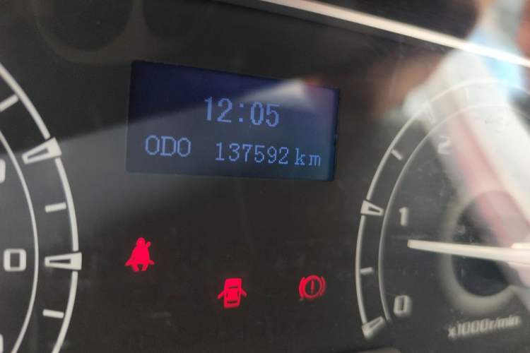 Used SAIC MAXUS Xintu V80 2019 2.5T Classic Version 6-Speed Manual – Aoyuntong Modified Long Wheelbase Mid-Height 7-Seater Odometer Close Up