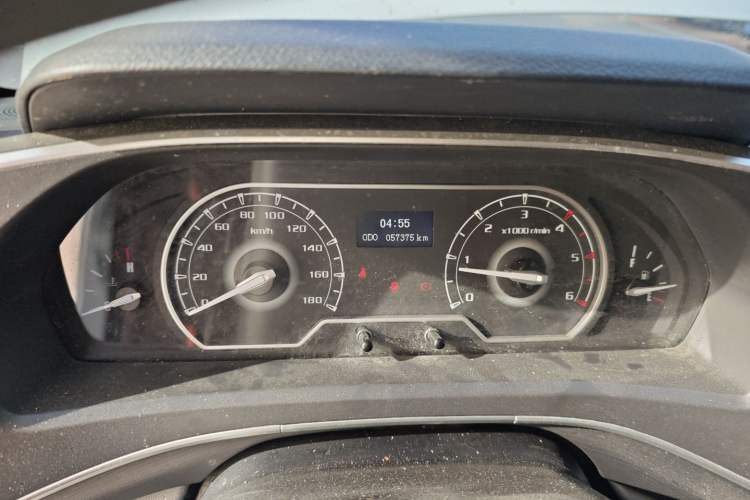 Used SAIC MAXUS Xintu V80 2019 2.0T Plus 6-Speed Manual Van Long Wheelbase Mid-Roof Design 2-3 Seater Odometer Close Up
