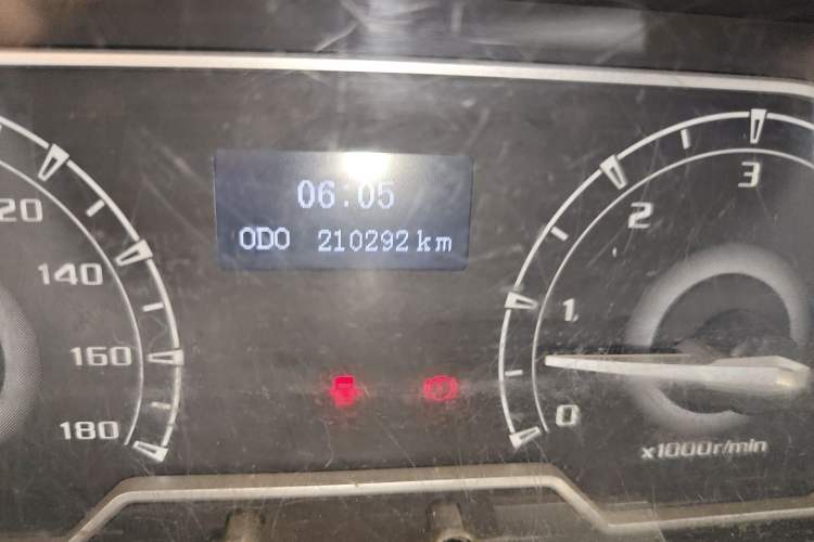 Used SAIC MAXUS Xintu V80 2019 2.5T Classic Edition 6-Speed Manual – Aoyuntong Short Wheelbase Mid-Height Design 5/6 Seats Odometer Close Up