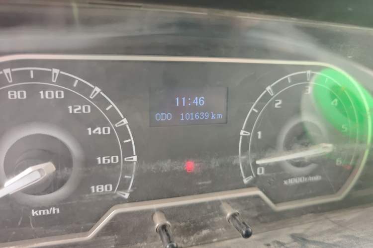 Used SAIC MAXUS Xintu V80 2019 2.5T Classic Edition 6-Speed Manual – Aoyuntong Modified Version Short Wheelbase Mid-Height Roof 5/6 Seats Odometer Close Up
