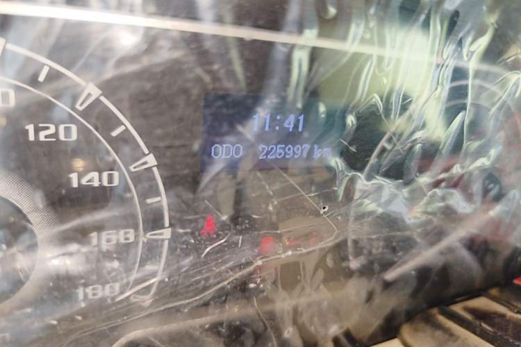 Used SAIC MAXUS Xintu V80  Odometer Close Up