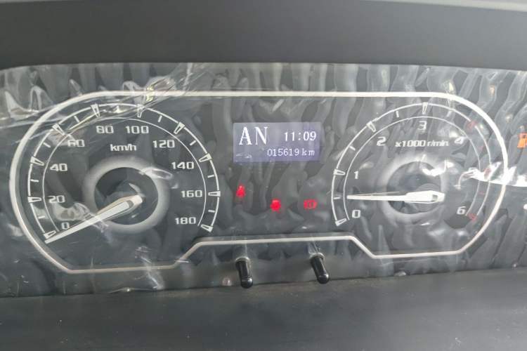 Used SAIC MAXUS Xintu V80  Odometer Close Up