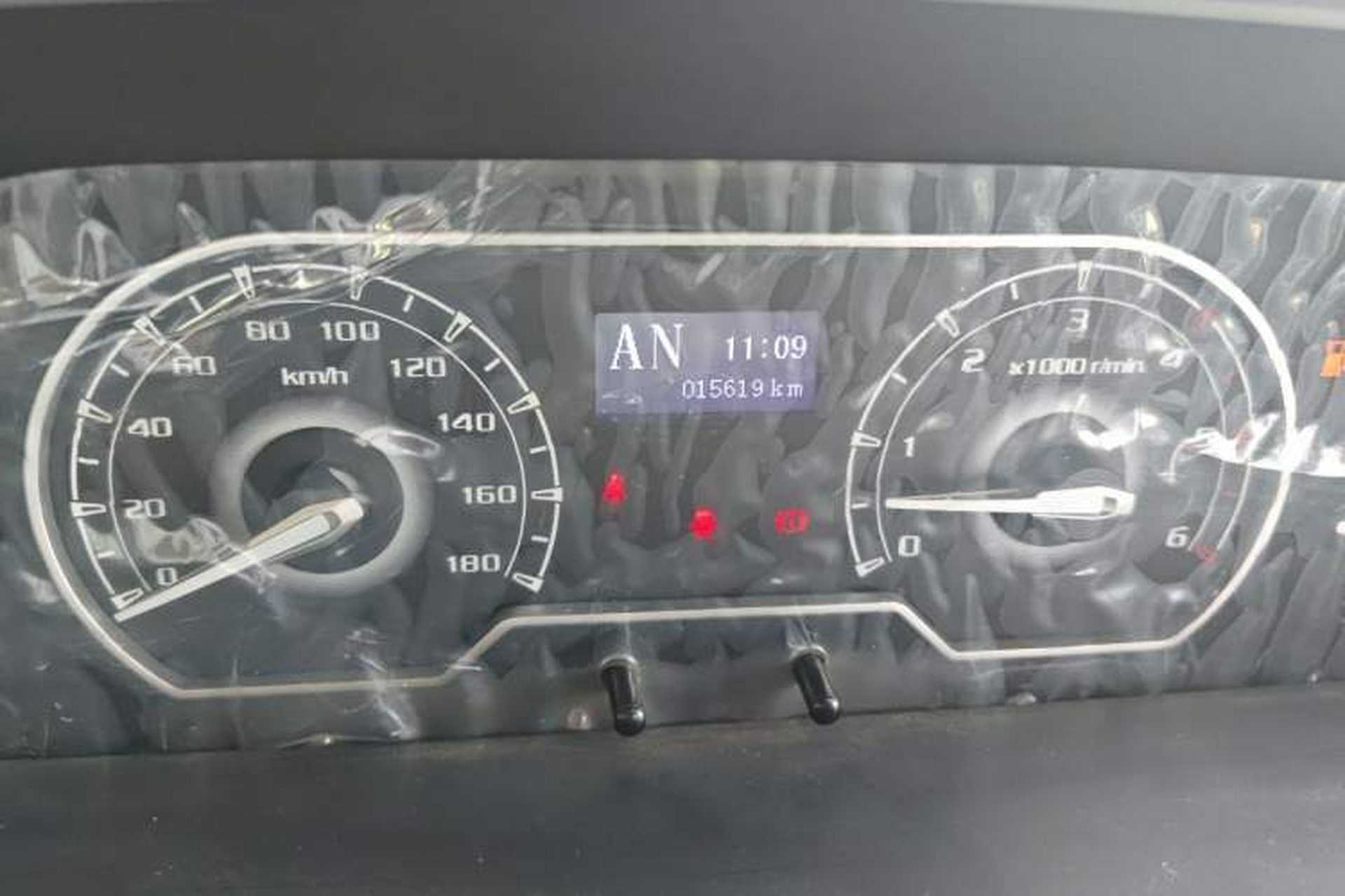 Used SAIC MAXUS Xintu V80  Odometer Close Up