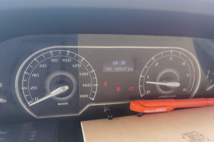 Used SAIC MAXUS Xintu V80 2019 2.5T Classic Version 6-Speed Manual – Aoyuntong Modified Long Wheelbase Mid-Height 7-Seater Odometer Close Up