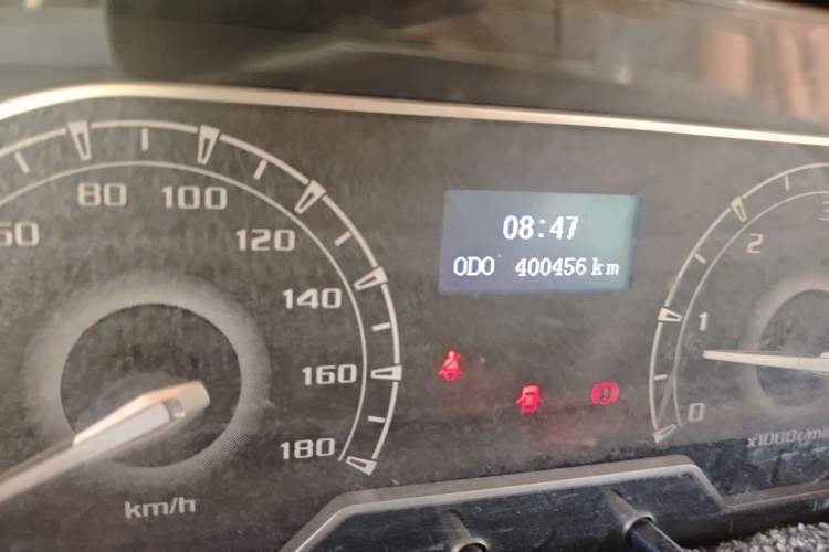 Used SAIC MAXUS Xintu V80 2019 2.5T Classic Version 6-Speed Manual – Aoyuntong Modified Long Wheelbase Mid-Height 7-Seater Odometer Close Up