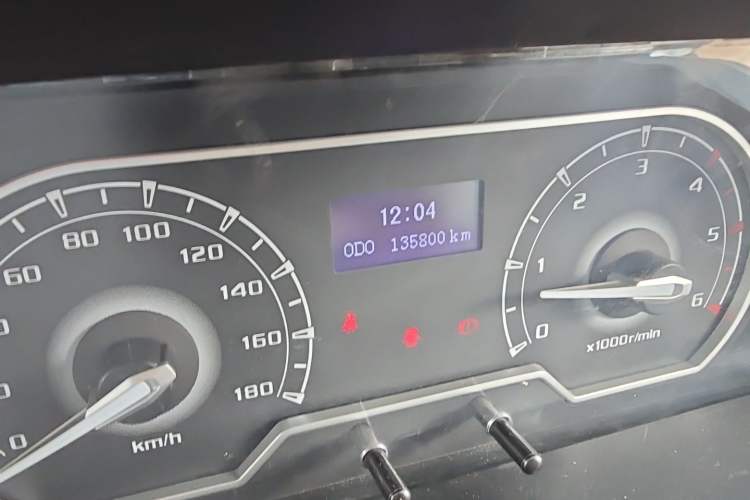 Used SAIC MAXUS Xintu V80 2019 2.5T Classic Edition 6-Speed Manual – Aoyuntong Modified Version Short Wheelbase Mid-Height Roof 5/6 Seats Odometer Close Up