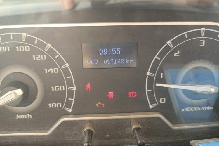 Used SAIC MAXUS Xintu V80 2019 2.5T Classic Version 6-Speed Manual – Aoyuntong Modified Long Wheelbase Mid-Height 7-Seater Odometer Close Up
