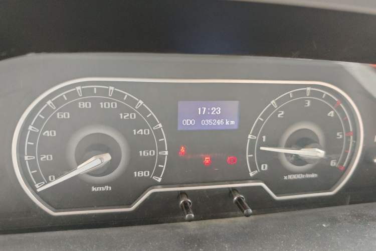 Used SAIC MAXUS Xintu V80 2019 2.5T Classic Edition 6-Speed Manual – Aoyuntong Modified Version Short Wheelbase Mid-Height Roof 5/6 Seats Odometer Close Up