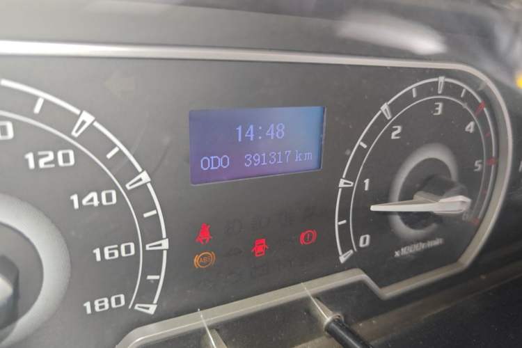Used SAIC MAXUS Xintu V80 2019 2.5T Classic Version 6-Speed Manual – Aoyuntong Modified Long Wheelbase Mid-Height 7-Seater Odometer Close Up