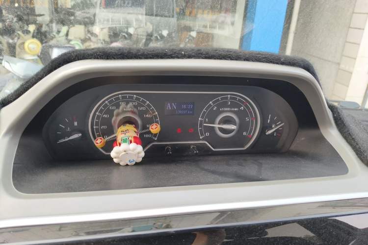 Used SAIC MAXUS Xintu V80 2019 2.0T Plus AMT Aoyuntong Short Wheelbase Mid-Roof 5/6-Seater Odometer Close Up