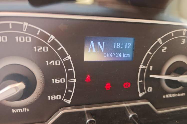 Used SAIC MAXUS Xintu V80  Odometer Close Up