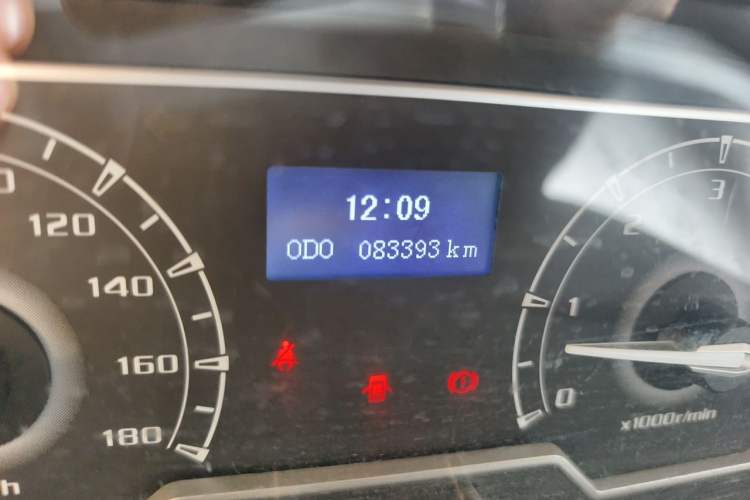 Used SAIC MAXUS Xintu V80 2019 2.5T Classic Edition 6-Speed Manual – Aoyuntong Modified Version Short Wheelbase Mid-Height Roof 5/6 Seats Odometer Close Up