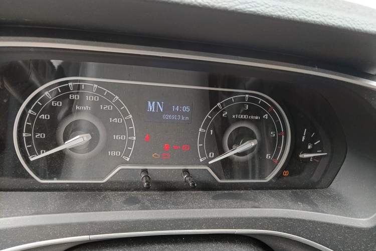 Used SAIC MAXUS Xintu V80 2019 2.0T Plus AMT Aoyuntong Short Wheelbase Ultra-Low Roof 5/6-Seater Odometer Close Up
