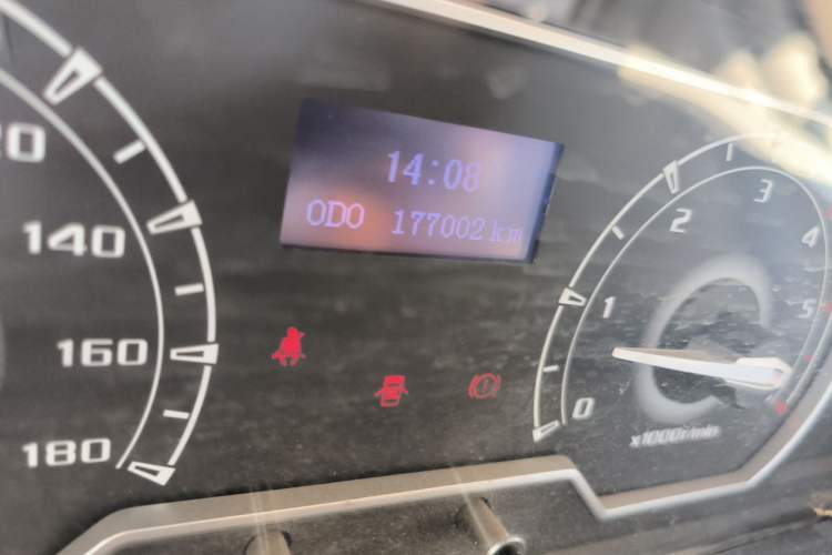 Used SAIC MAXUS Xintu V80 2019 2.5T Classic Version 6-Speed Manual – Aoyuntong Modified Long Wheelbase Mid-Height 7-Seater Odometer Close Up