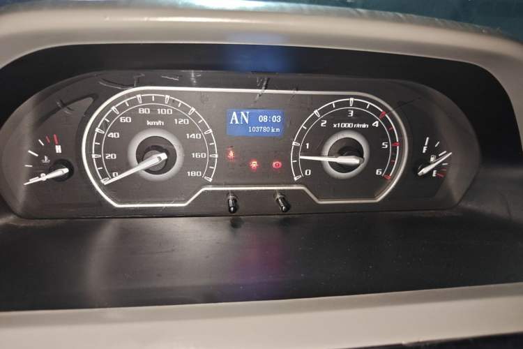Used SAIC MAXUS Xintu V80 2019 2.0T Plus AMT Aoyuntong Short Wheelbase Mid-Roof 5/6-Seater Odometer Close Up