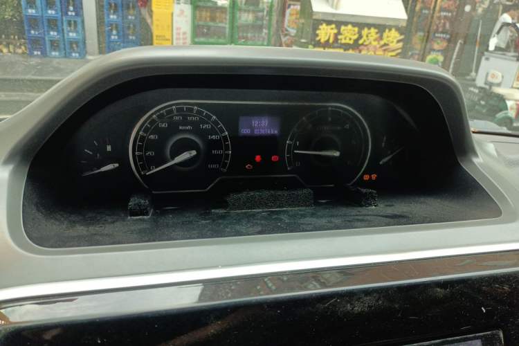 Used SAIC MAXUS Xintu V80 2019 2.0T Plus 6-speed Manual – Aotong Long Wheelbase Mid-Height 7-Seater Odometer Close Up