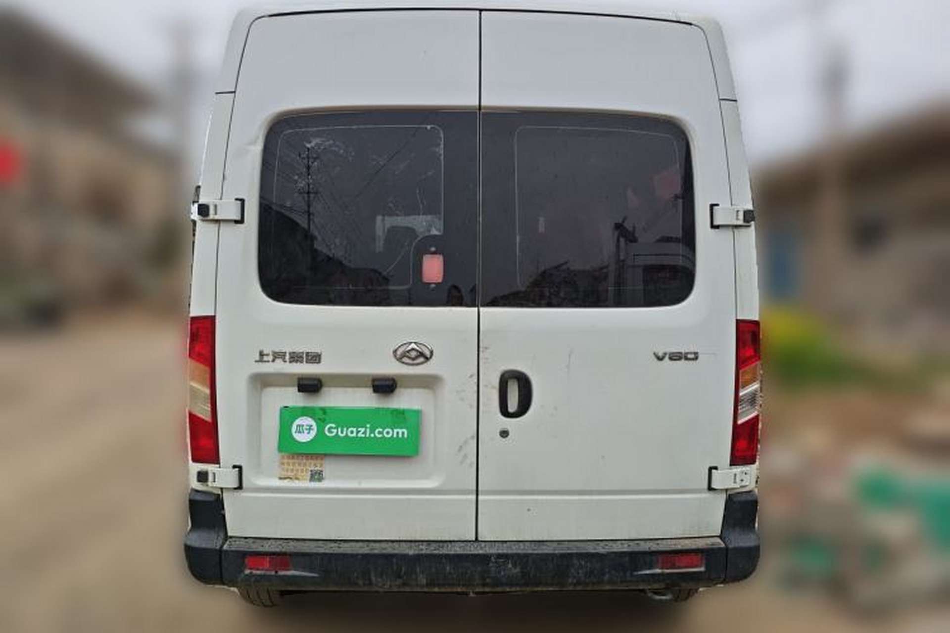 Used SAIC MAXUS Xintu V80 2019 2.5T Classic Version 6-Speed Manual – Aoyuntong Modified Long Wheelbase Mid-Height 7-Seater Rear