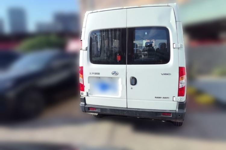 Used SAIC MAXUS Xintu V80 2019 2.5T Classic Model AMT Aoyuntong Long Wheelbase Mid-Roof 7-Seater Rear