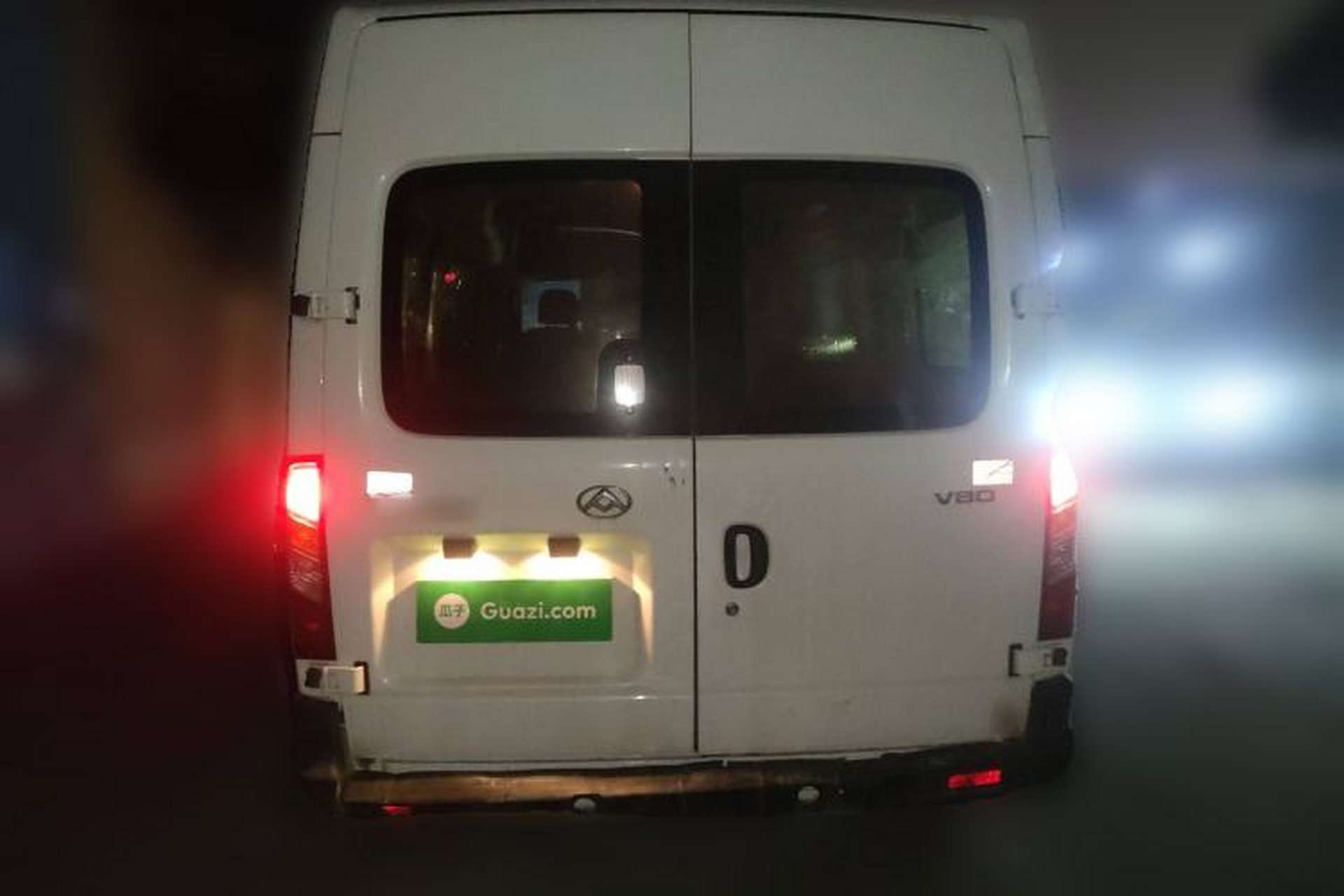 Used SAIC MAXUS Xintu V80 2019 2.5T Classic Model 6-Speed Manual Aotong Long Wheelbase Mid-Height 7-Seater Rear