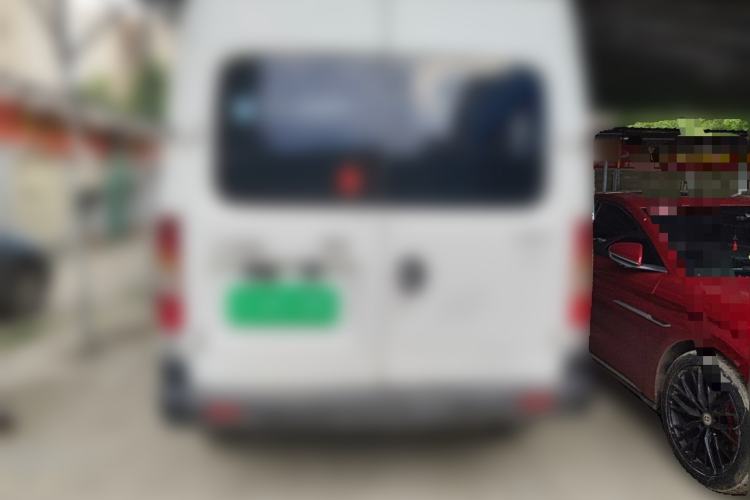 Used SAIC MAXUS Xintu V80 2019 2.5T Classic Model 6-Speed Manual Aotong Long Wheelbase Mid-Height 7-Seater Rear