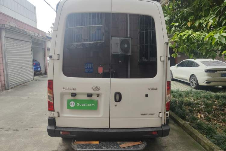 Used SAIC MAXUS Xintu V80 2019 2.5T Classic Model AMT Aoyuntong Long Wheelbase High-Roof 7-Seater Rear