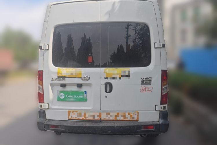 Used SAIC MAXUS Xintu V80 2019 2.5T Classic Model 6-Speed Manual Aotong Long Wheelbase Mid-Height 7-Seater Rear