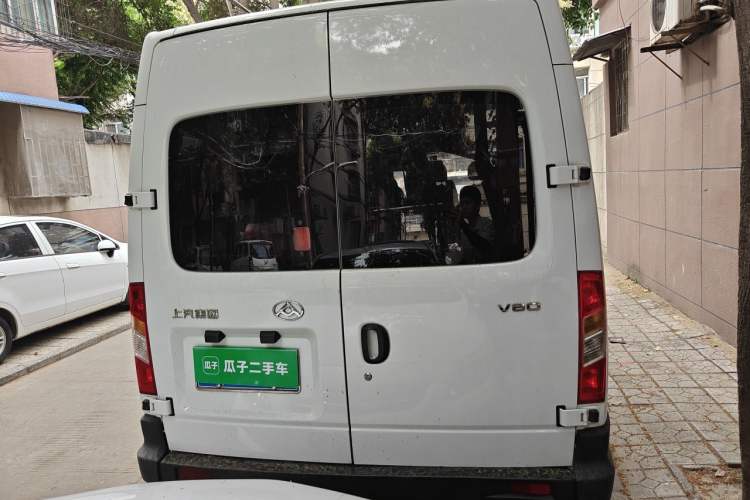 Used SAIC MAXUS Xintu V80 2019 2.5T Classic Model 6-Speed Manual Aotong Long Wheelbase Mid-Height 7-Seater Rear
