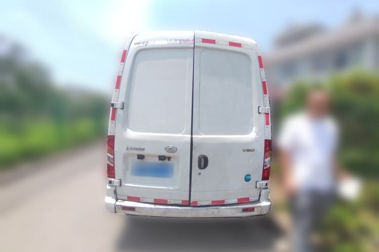 Used SAIC MAXUS Xintu V80 2019 2.0T Plus 6-Speed Manual Van Long Wheelbase Mid-Roof Design 2-3 Seater Rear
